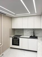 Угловая встроенная кухня в современном стиле "Серый мрамор"