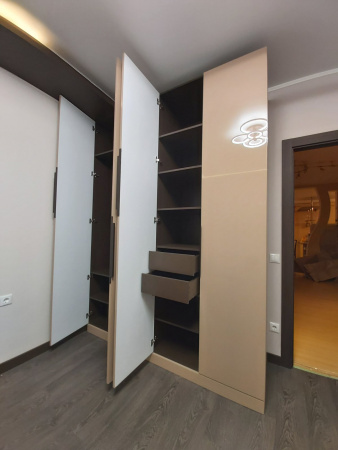 Шкаф в современном стиле глянец